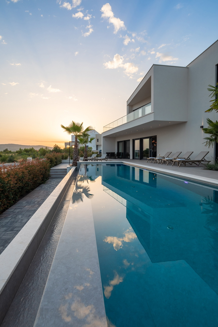 Vodice - moderna villa con piscina, vista mare