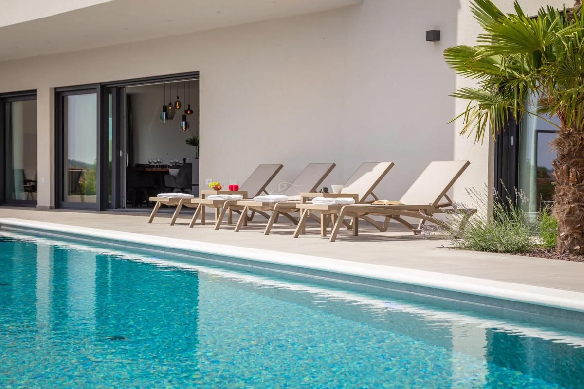 Vodice - moderna villa con piscina, vista mare