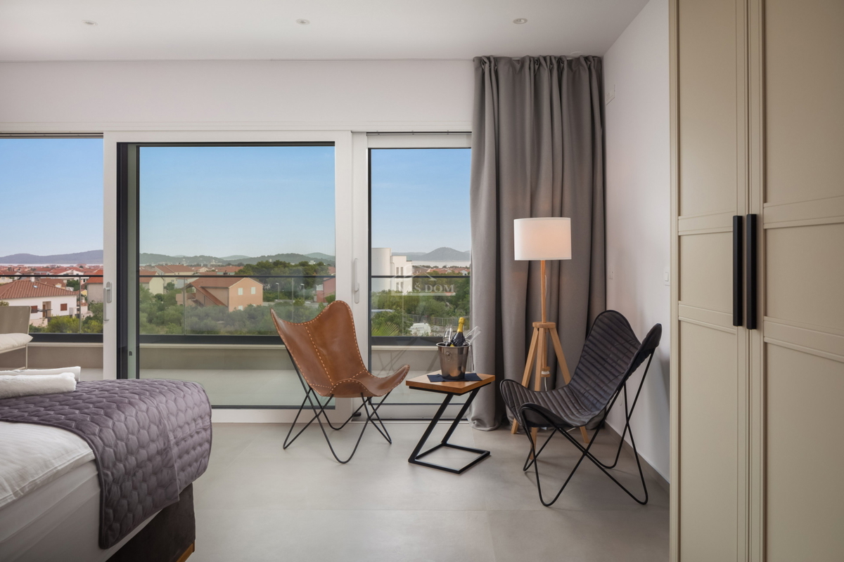 Vodice - moderna villa con piscina, vista mare