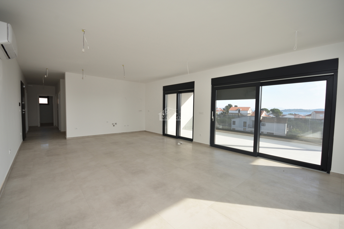 Tribunj - Lussuoso appartamento S6 al secondo piano, vista mare