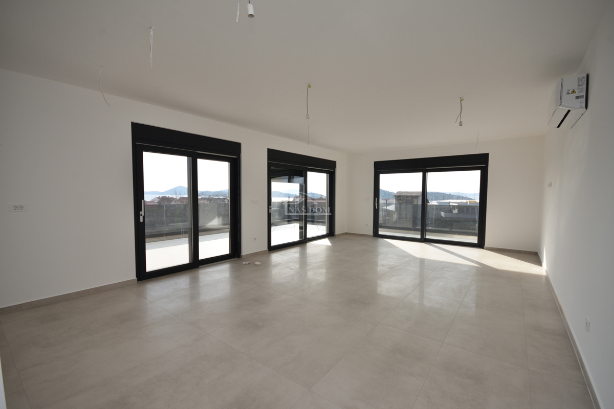 Tribunj - Lussuoso appartamento S6 al secondo piano, vista mare