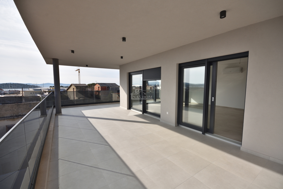 Tribunj - Lussuoso appartamento S6 al secondo piano, vista mare