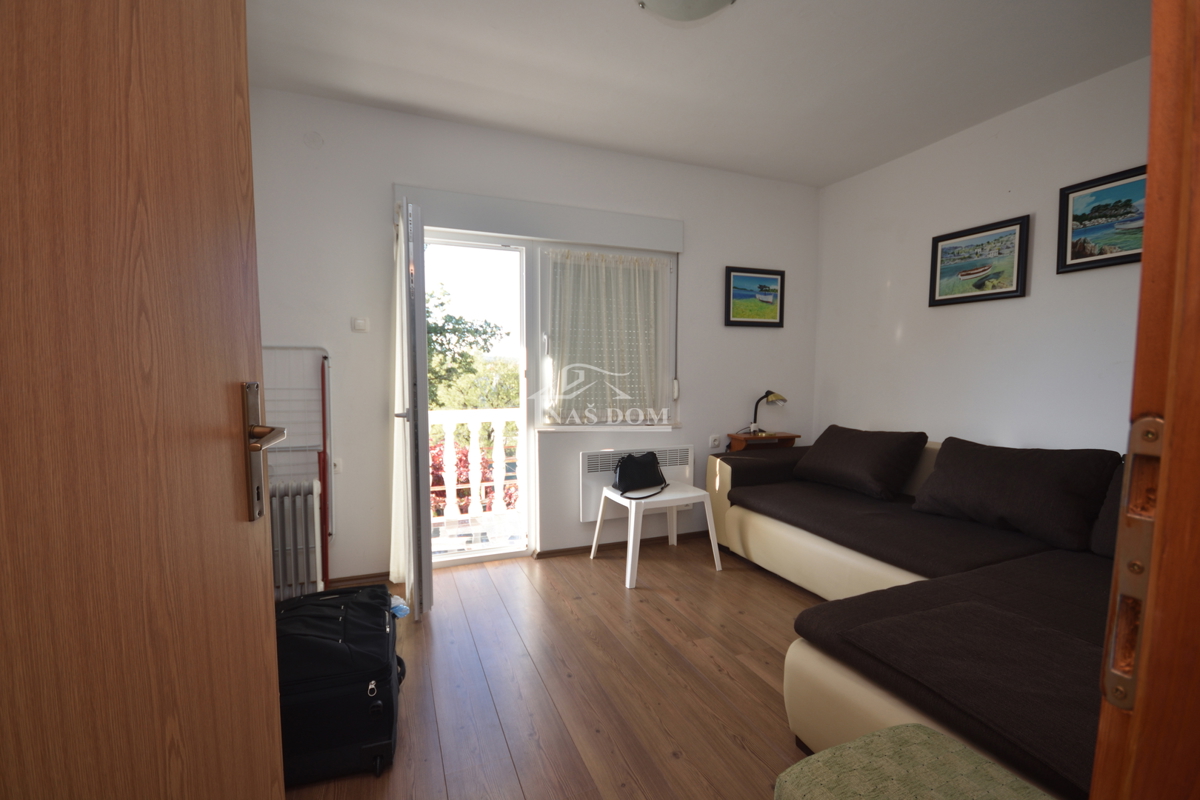 Pirovac - Dvojna kuća s dva stana u blizini mora