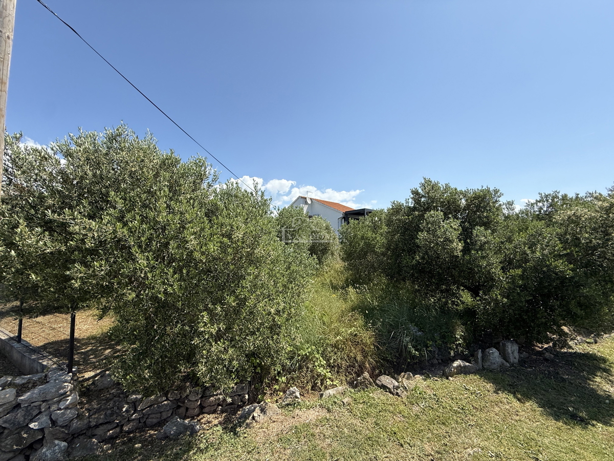 Vodice - Terreno edificabile a soli 250 m dalla spiaggia