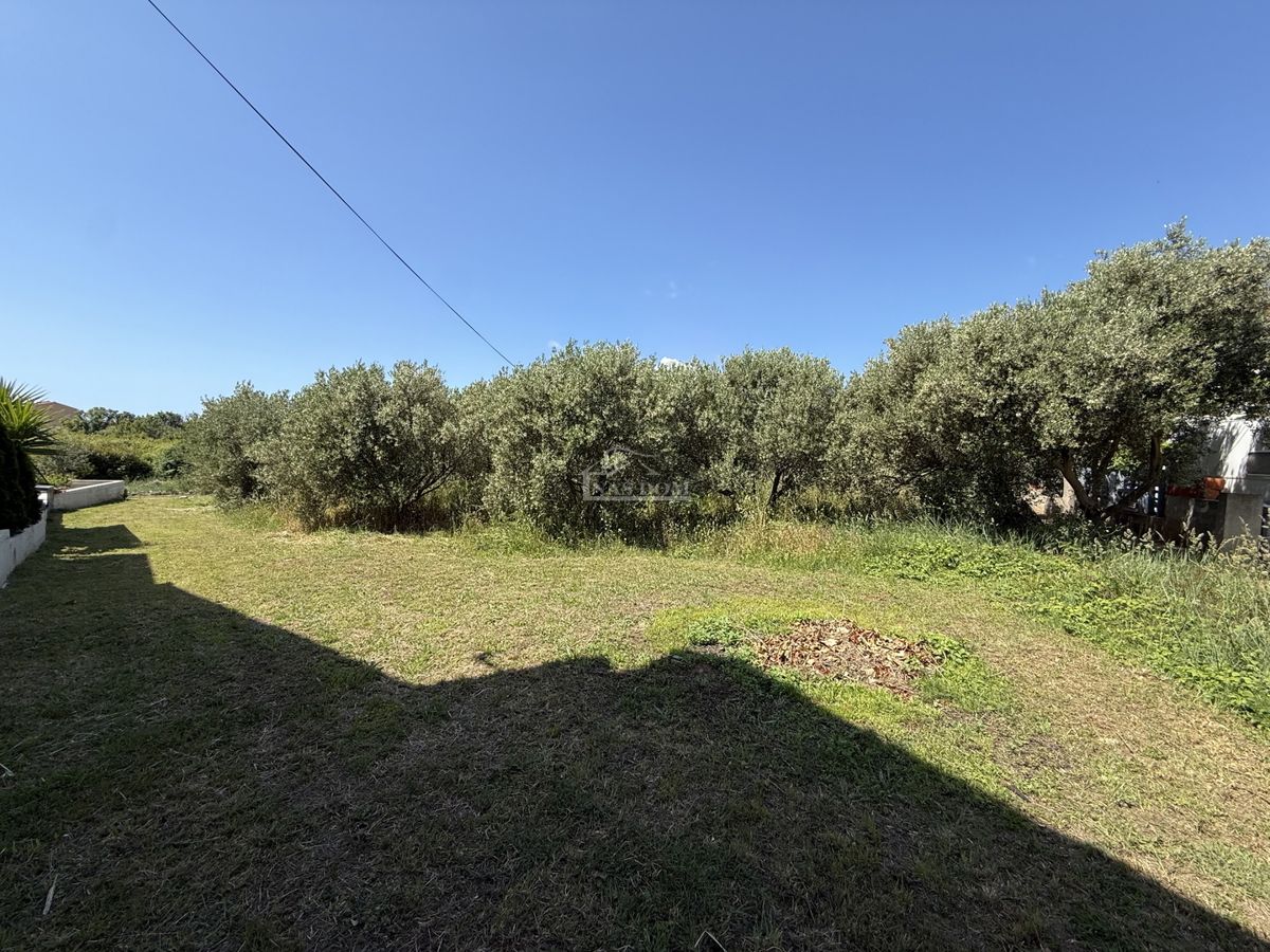 Vodice - Terreno edificabile a soli 250 m dalla spiaggia