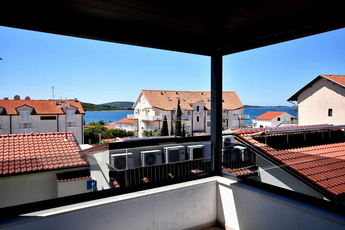 Vodice, Srima - casa bifamiliare a 250 m dalla spiaggia