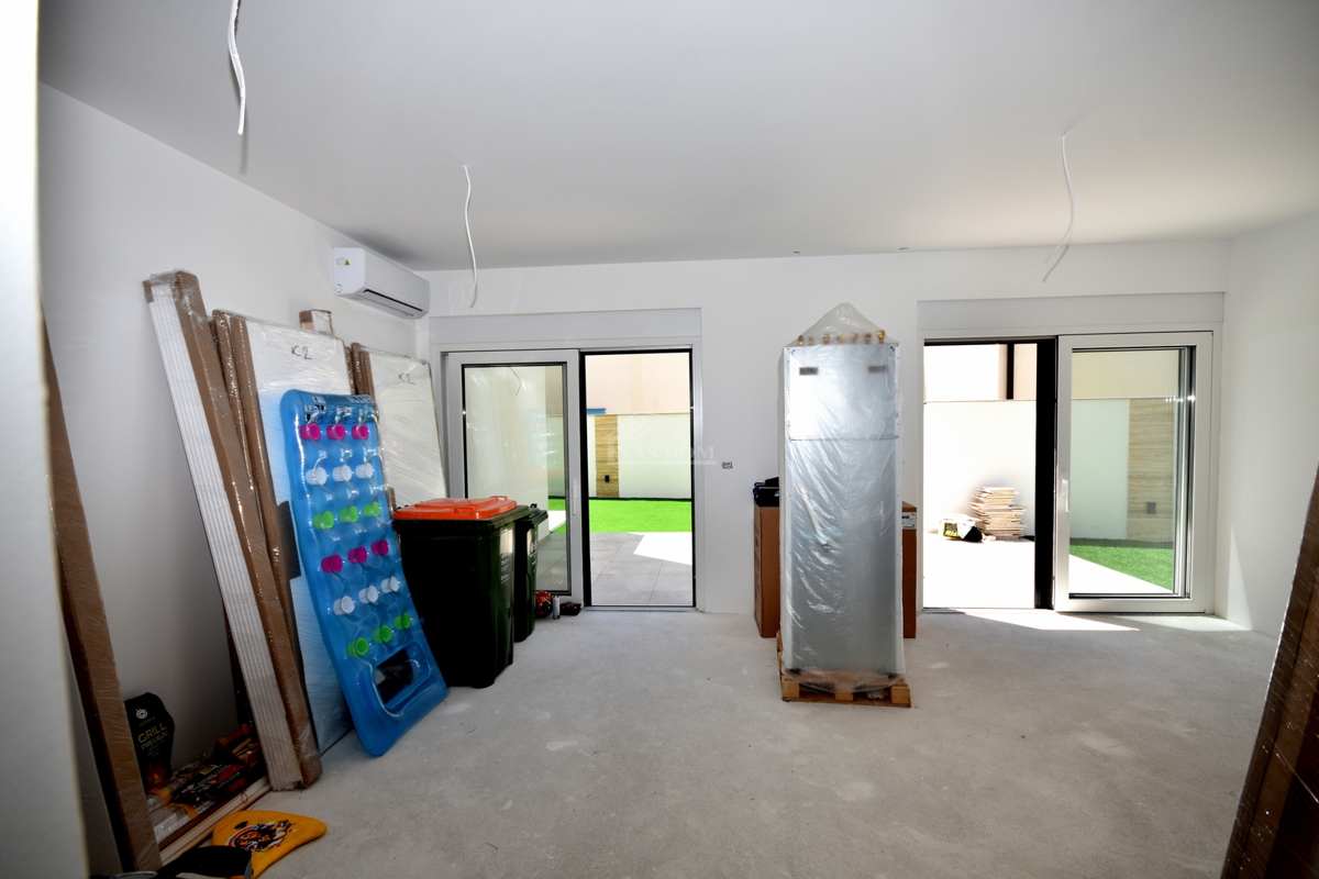 Vodice, Srima - casa bifamiliare a 250 m dalla spiaggia