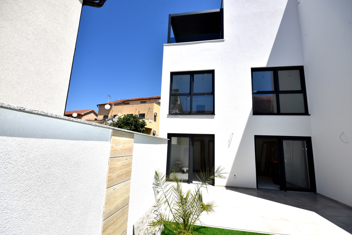 Vodice, Srima - casa bifamiliare a 250 m dalla spiaggia