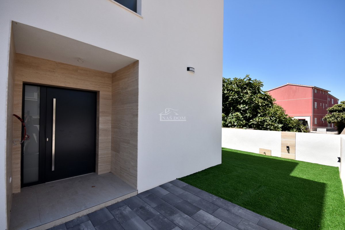 Vodice, Srima - casa bifamiliare a 250 m dalla spiaggia