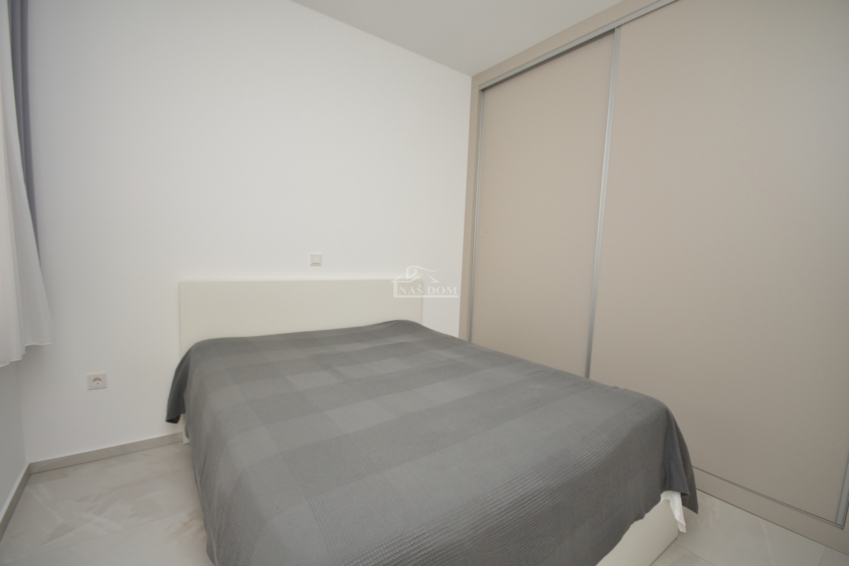 Vodice - Bellissima casa arredata al piano terra in ottima posizione