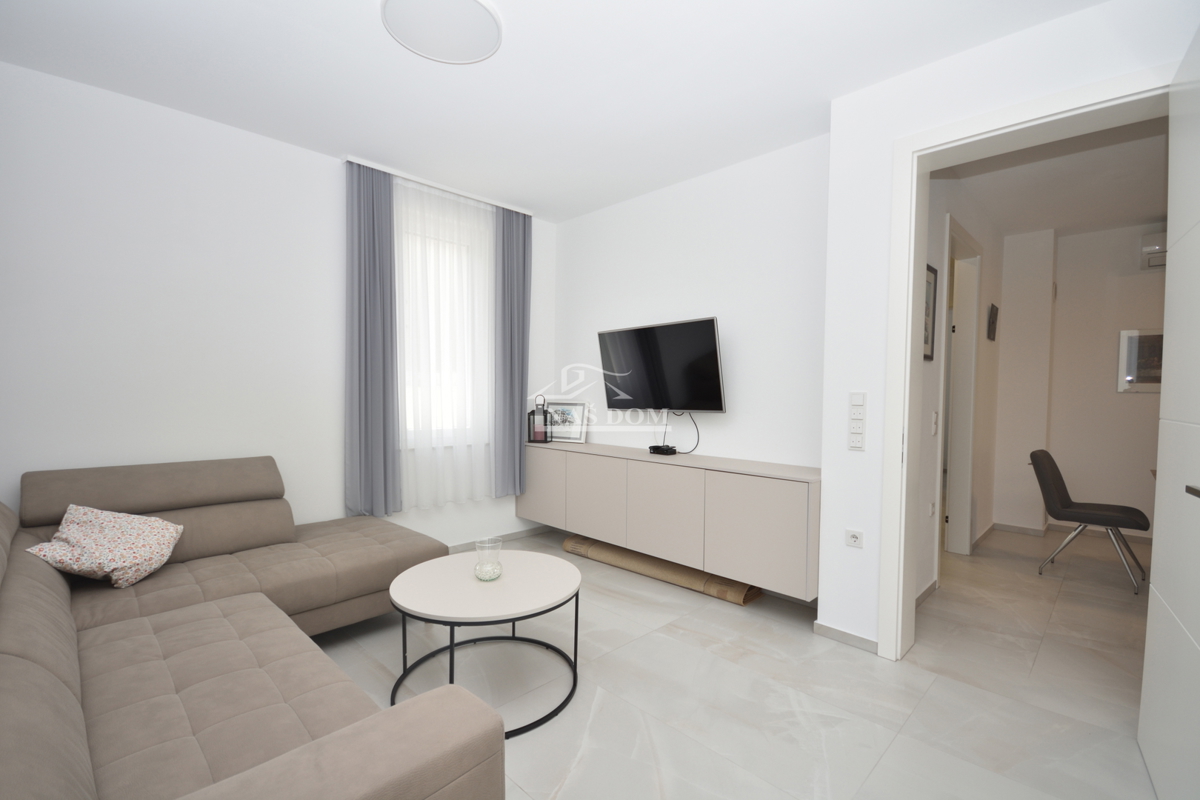 Vodice - Bellissima casa arredata al piano terra in ottima posizione