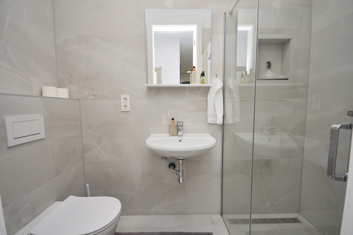 Vodice - Bellissima casa arredata al piano terra in ottima posizione