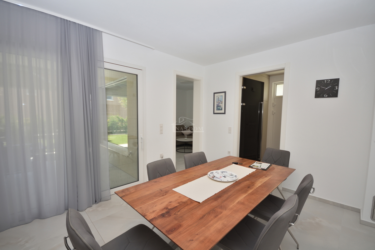 Vodice - Bellissima casa arredata al piano terra in ottima posizione