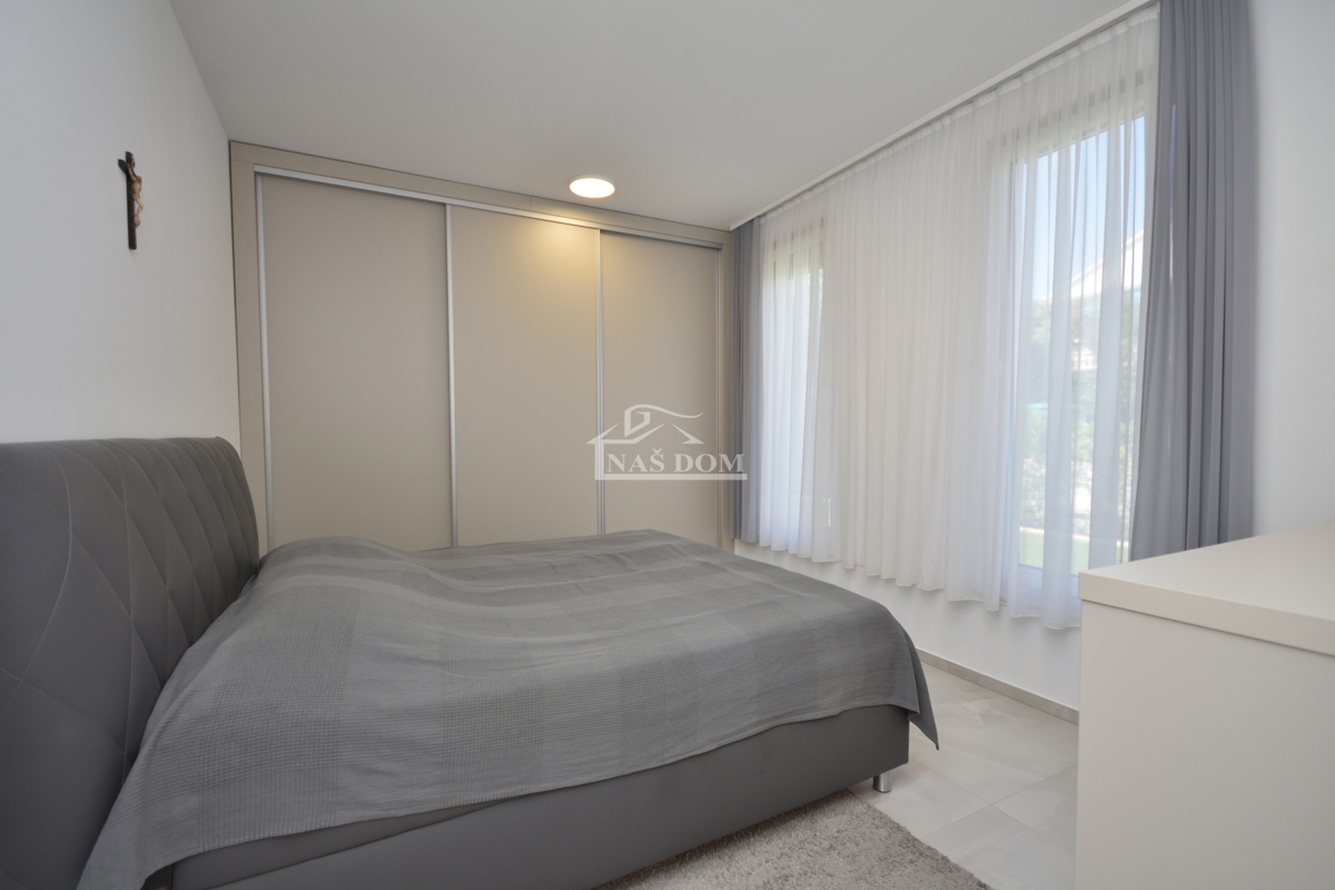 Vodice - Bellissima casa arredata al piano terra in ottima posizione