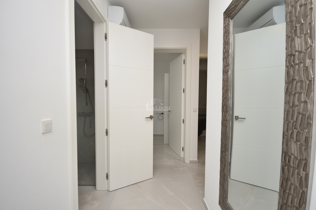 Vodice - Bellissima casa arredata al piano terra in ottima posizione