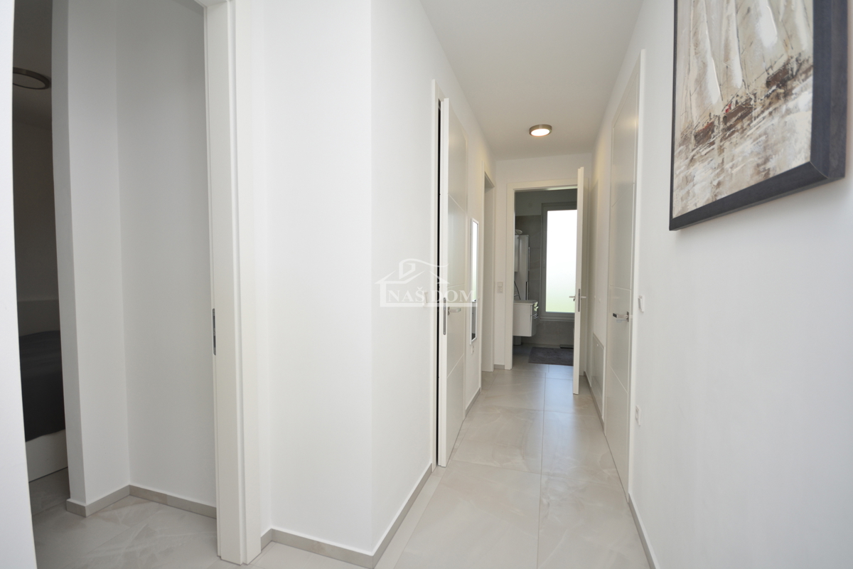 Vodice - Bellissima casa arredata al piano terra in ottima posizione