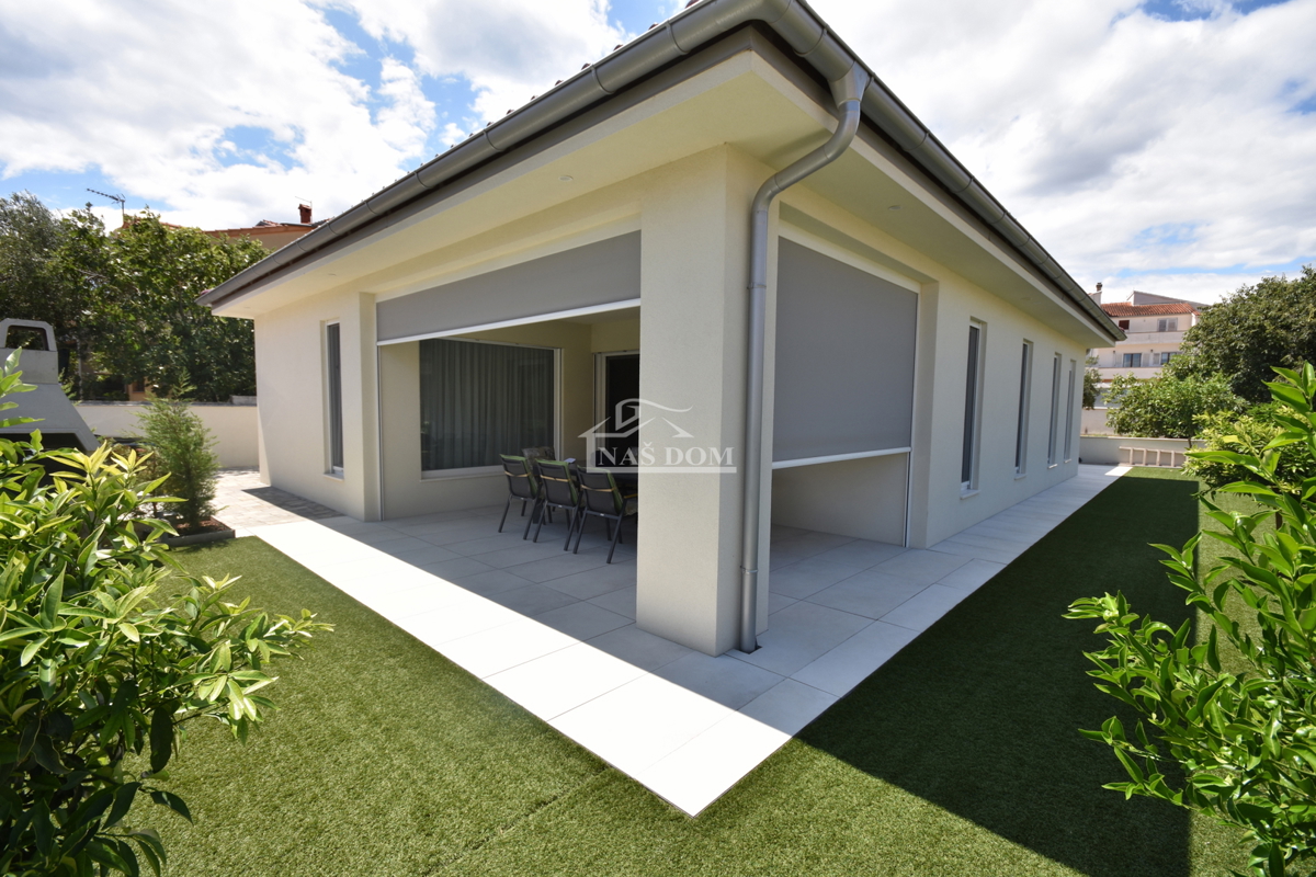 Vodice - Bellissima casa arredata al piano terra in ottima posizione