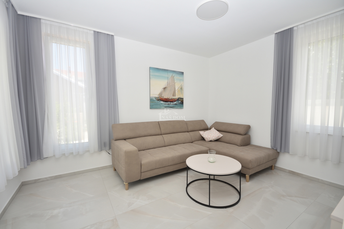 Vodice - Bellissima casa arredata al piano terra in ottima posizione