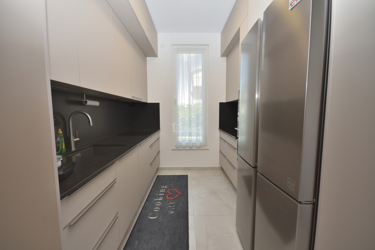 Vodice - Bellissima casa arredata al piano terra in ottima posizione