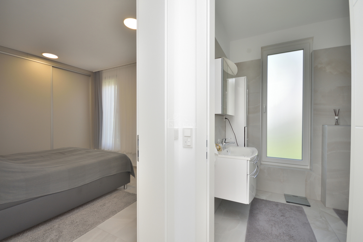 Vodice - Bellissima casa arredata al piano terra in ottima posizione