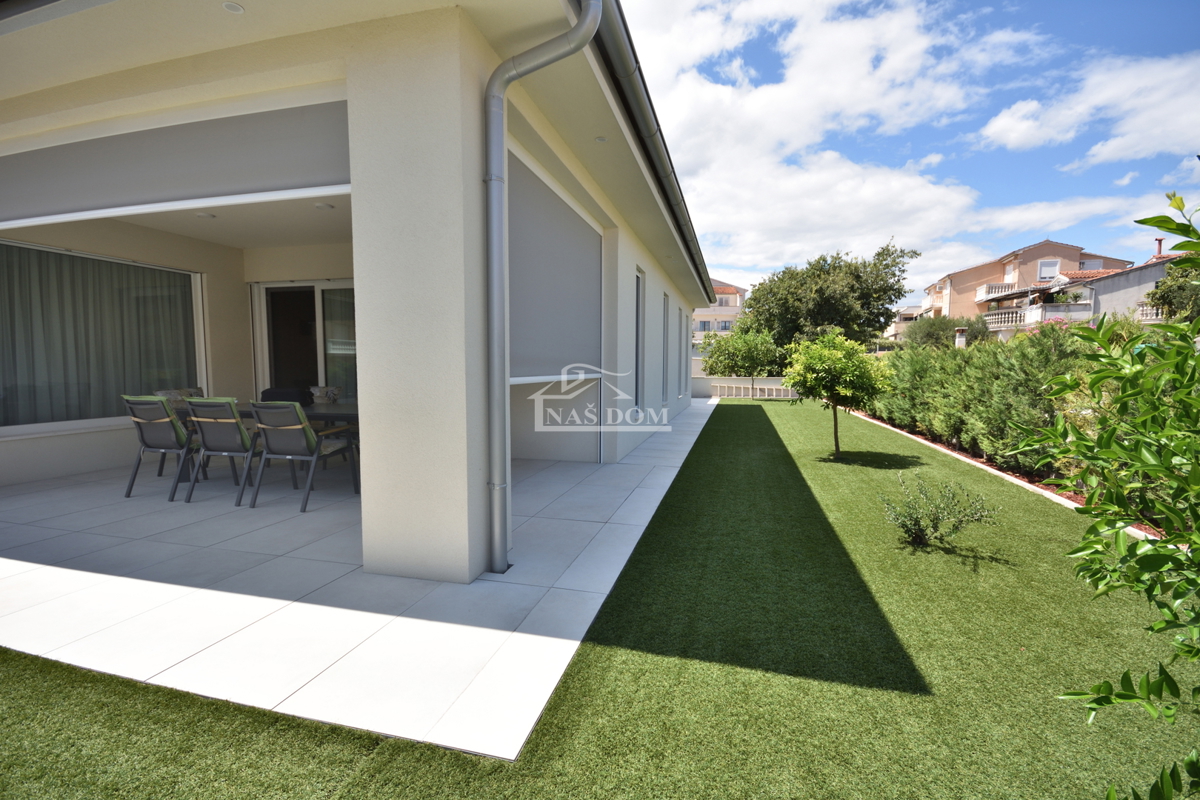 Vodice - Bellissima casa arredata al piano terra in ottima posizione