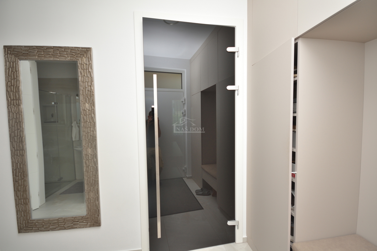 Vodice - Bellissima casa arredata al piano terra in ottima posizione