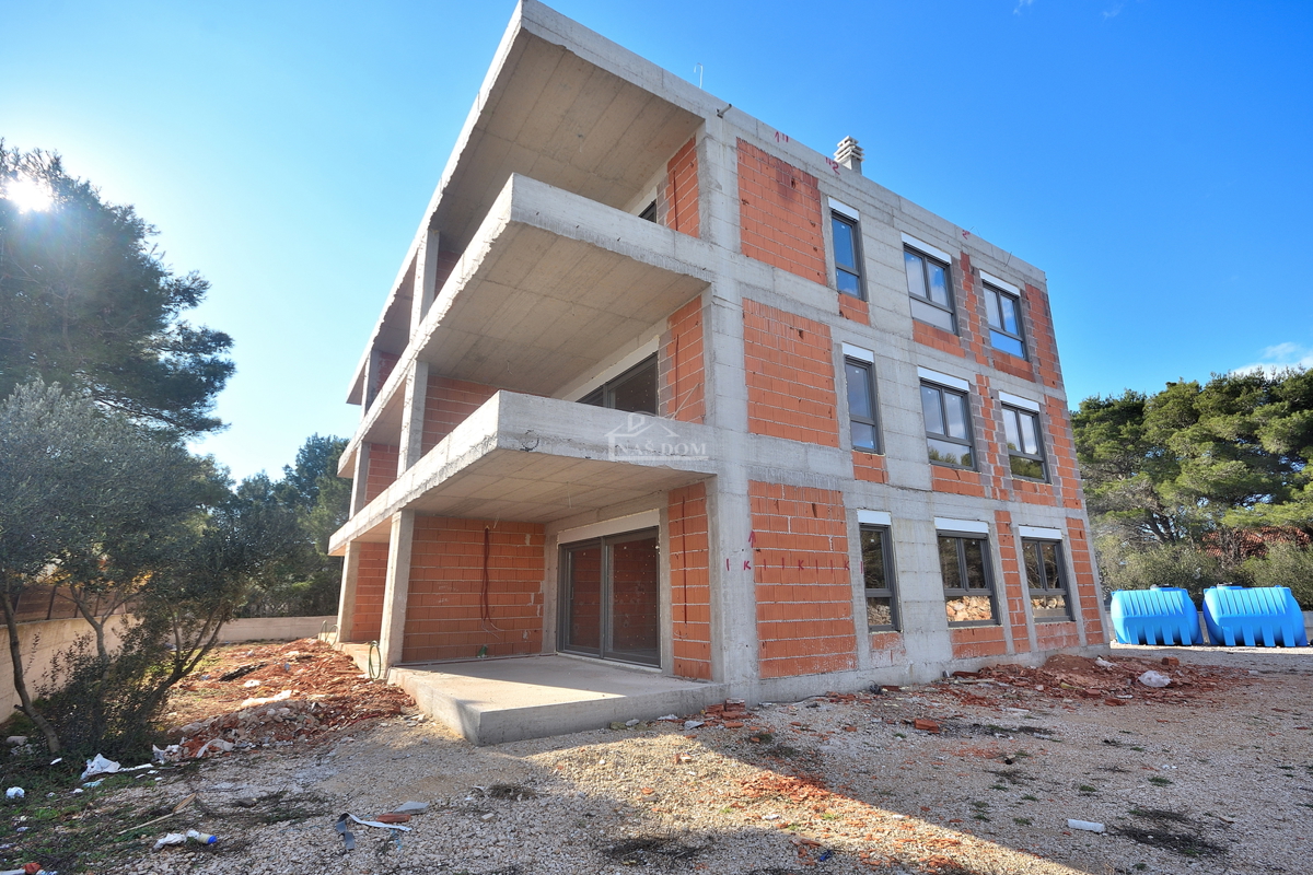 Vodice, SRIMA B - Appartamento S7 con tre camere da letto, secondo piano, a 300 m dalla spiaggia