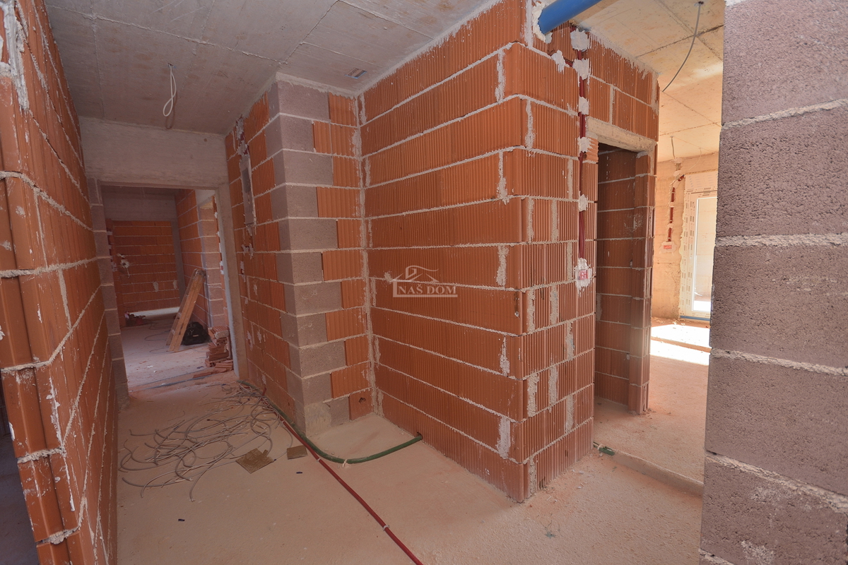 Vodice, SRIMA B - Appartamento S7 con tre camere da letto, secondo piano, a 300 m dalla spiaggia