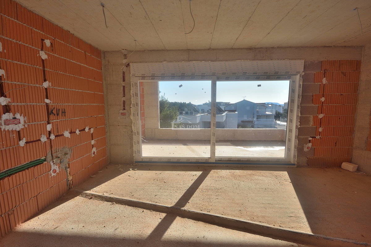 Vodice, SRIMA B - Appartamento S7 con tre camere da letto, secondo piano, a 300 m dalla spiaggia