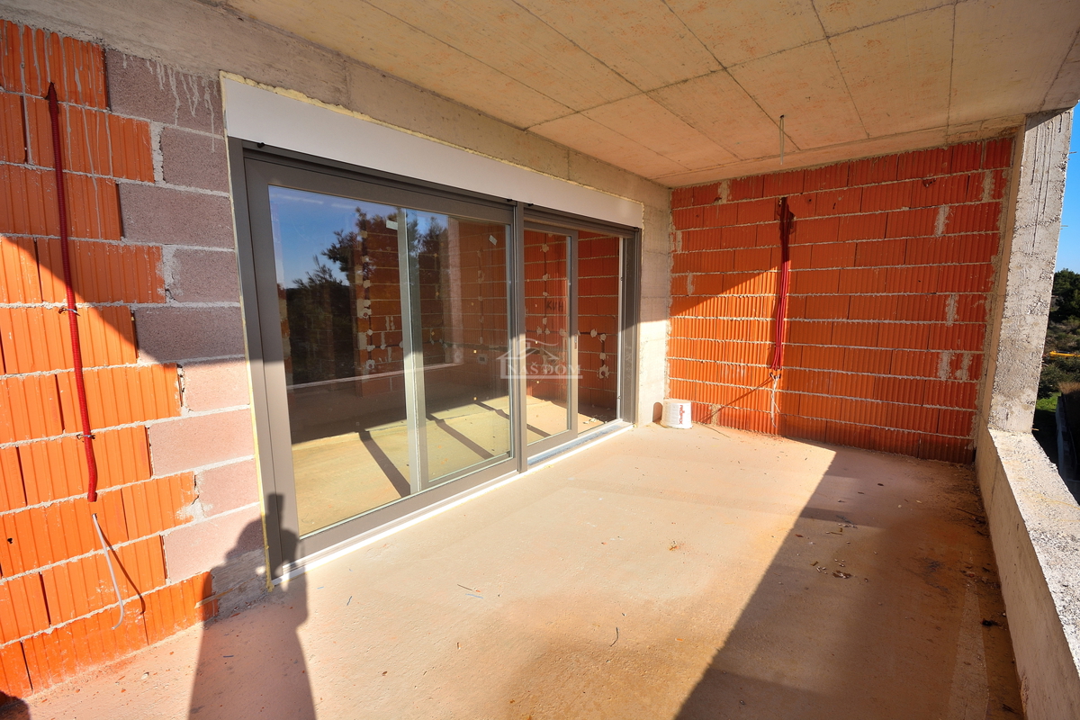 Vodice, SRIMA B - Appartamento S7 con tre camere da letto, secondo piano, a 300 m dalla spiaggia