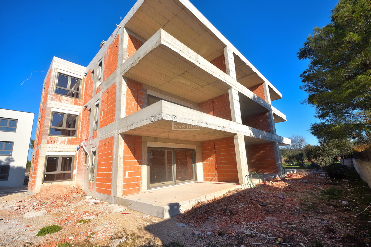 Vodice, SRIMA B - Appartamento S7 con tre camere da letto, secondo piano, a 300 m dalla spiaggia