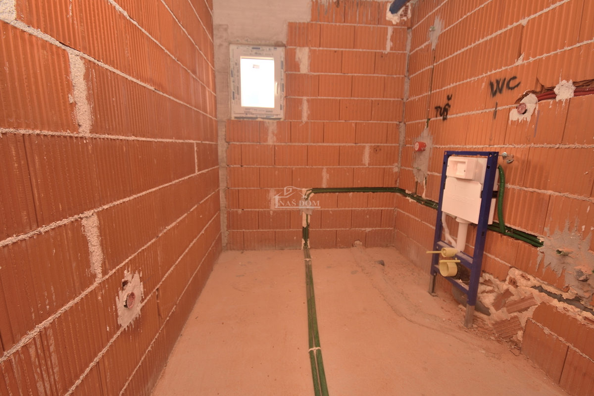 Vodice, SRIMA B - Appartamento S7 con tre camere da letto, secondo piano, a 300 m dalla spiaggia