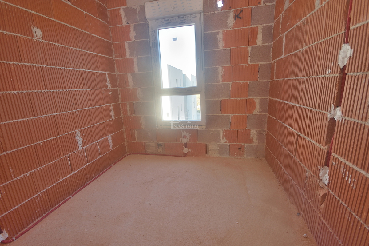 Vodice, SRIMA B - Appartamento S7 con tre camere da letto, secondo piano, a 300 m dalla spiaggia