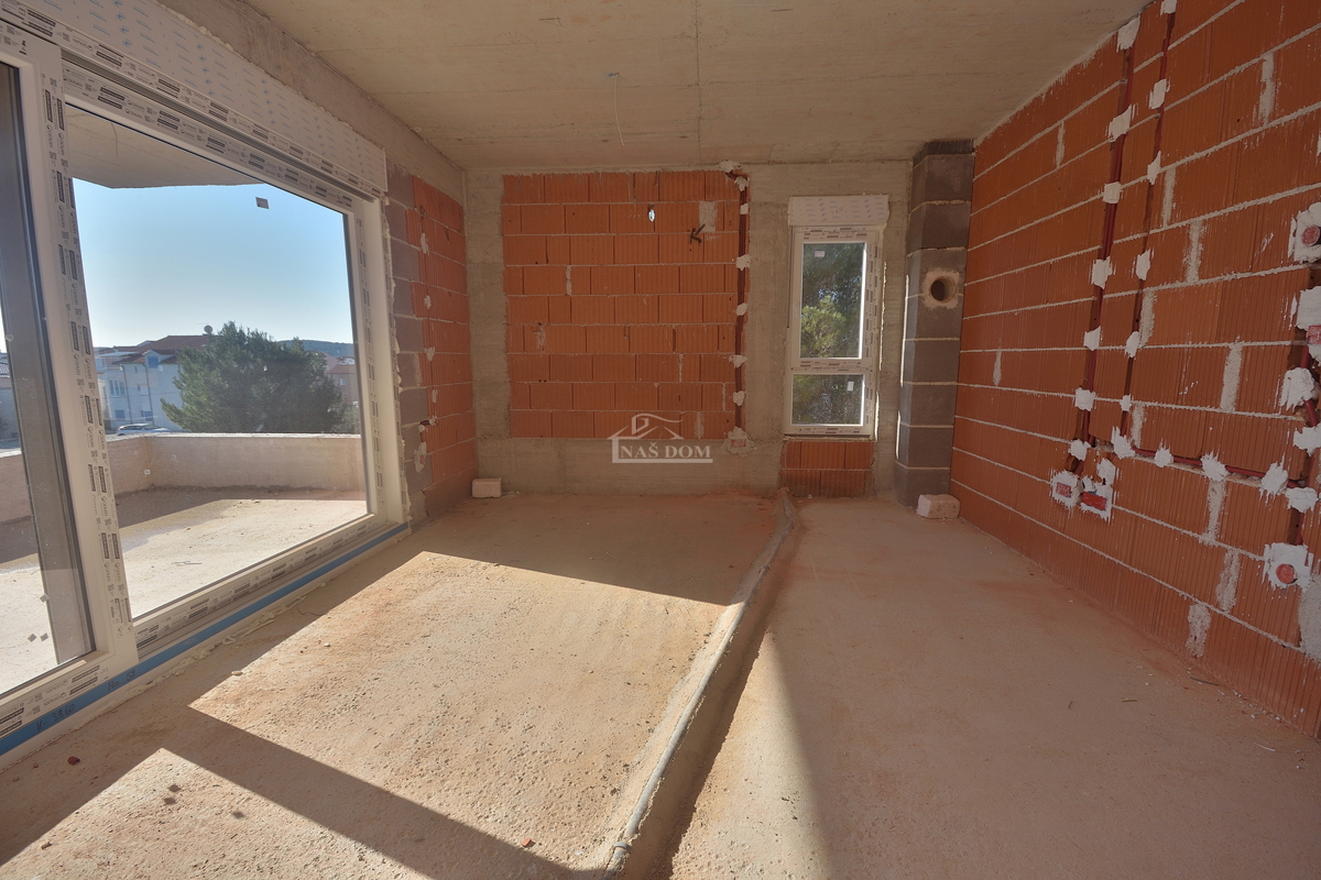 Vodice, SRIMA B - Appartamento S7 con tre camere da letto, secondo piano, a 300 m dalla spiaggia