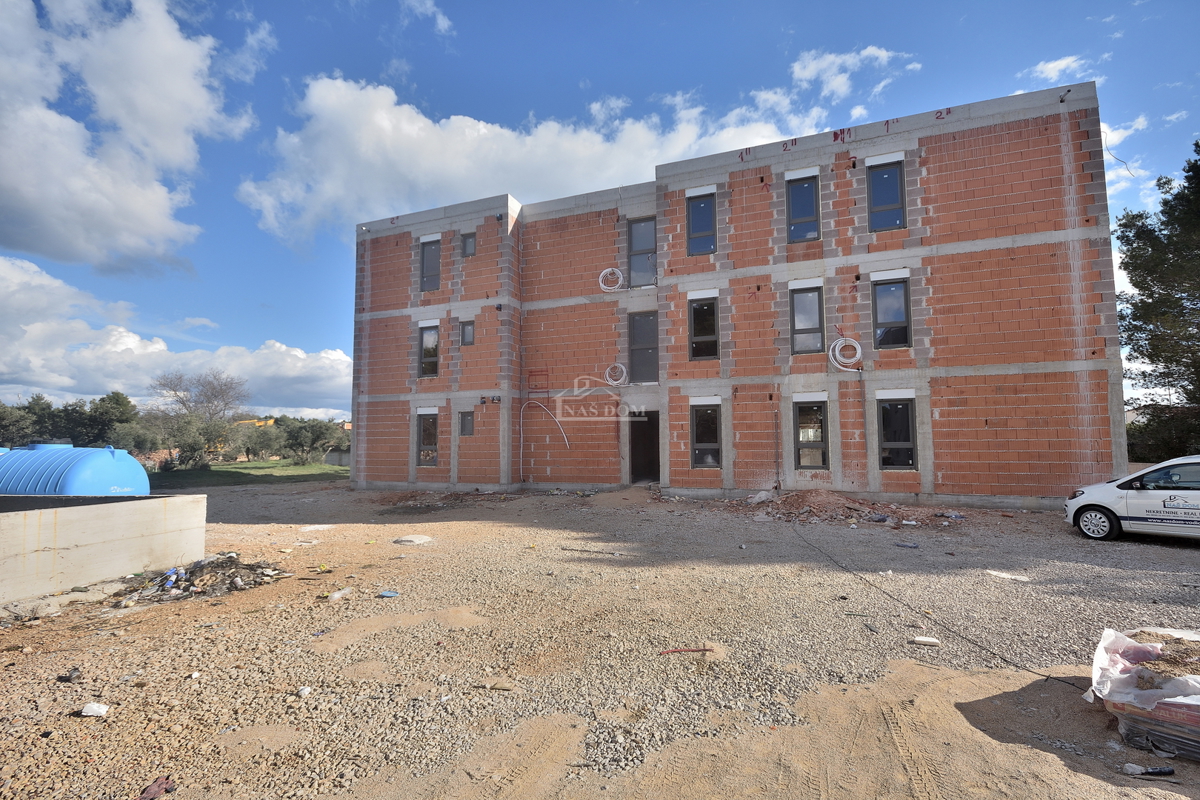 Vodice, SRIMA B - Appartamento S7 con tre camere da letto, secondo piano, a 300 m dalla spiaggia