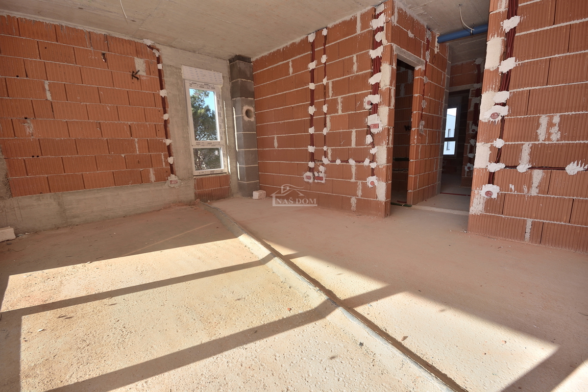 Vodice, SRIMA B - Appartamento S7 con tre camere da letto, secondo piano, a 300 m dalla spiaggia