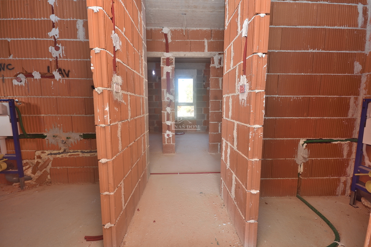 Vodice, SRIMA B - Appartamento S7 con tre camere da letto, secondo piano, a 300 m dalla spiaggia