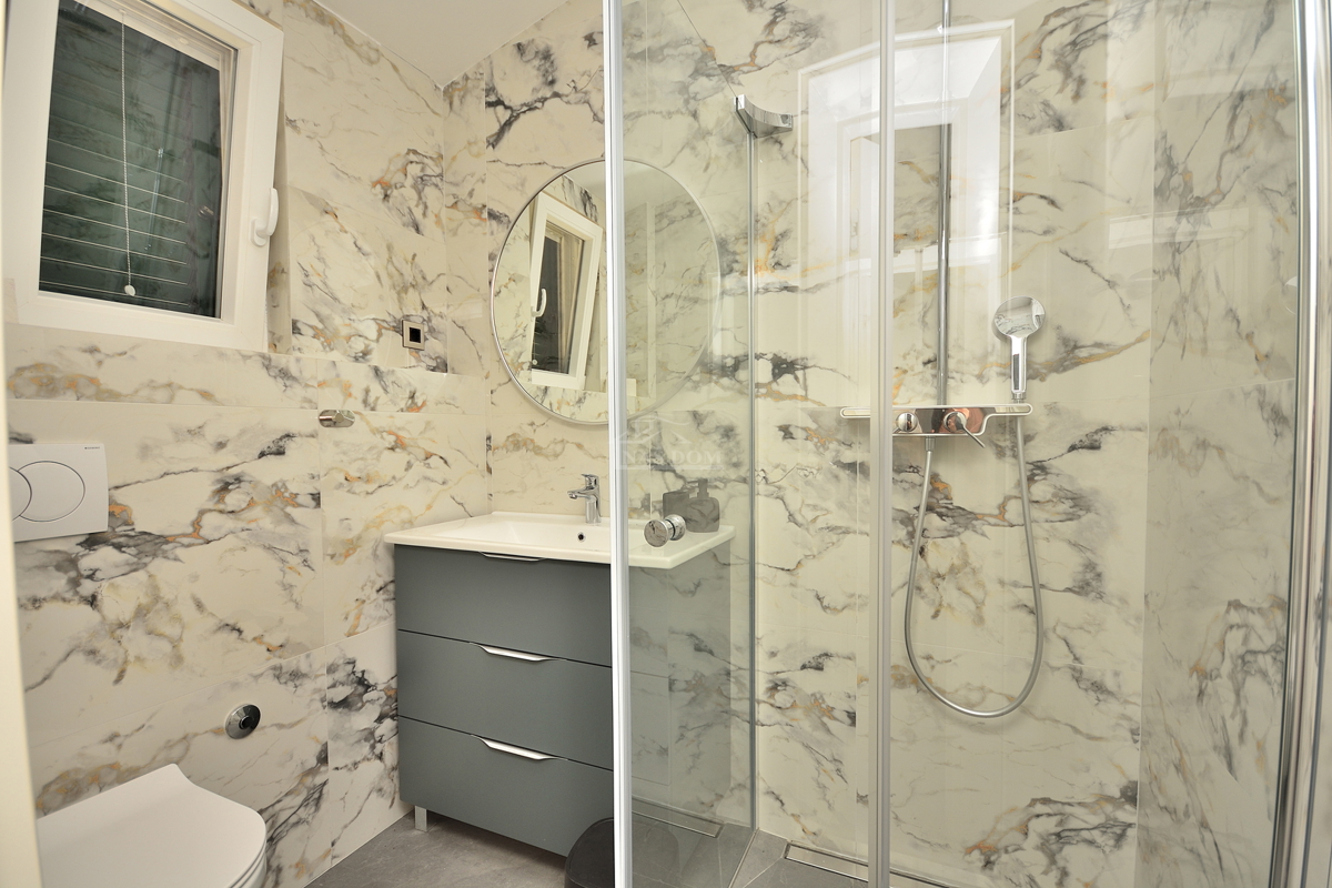 Vodice - appartamento completamente ristrutturato e arredato a 350 m dalla spiaggia