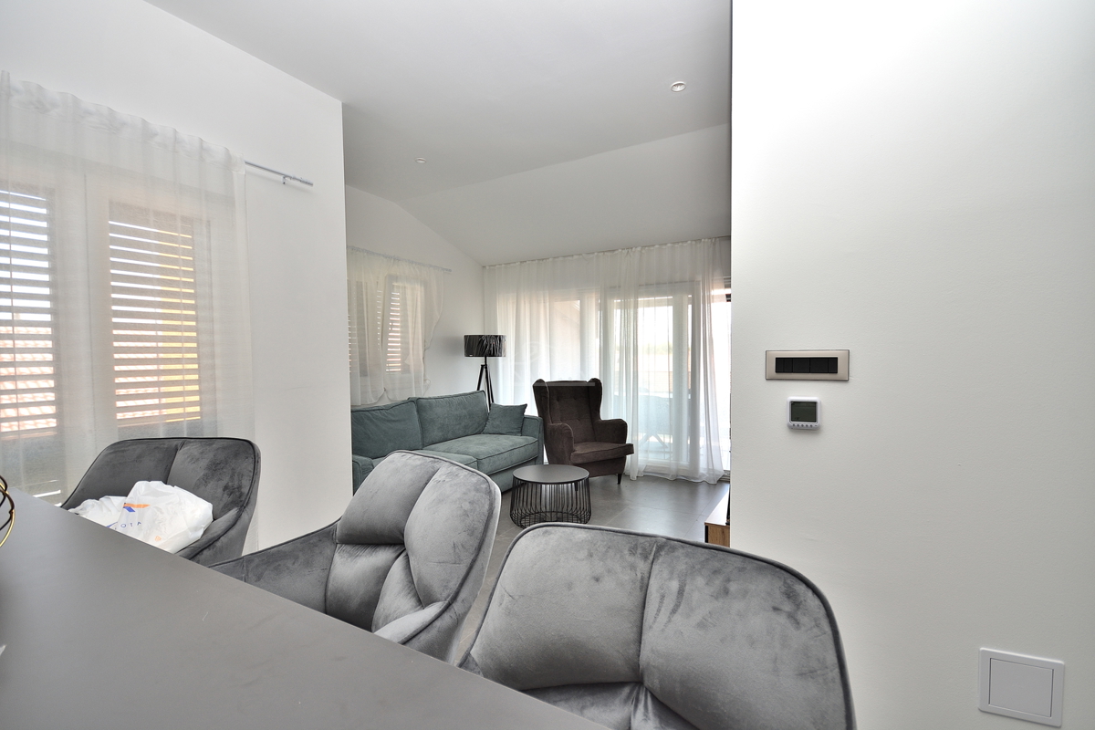 Vodice - appartamento completamente ristrutturato e arredato a 350 m dalla spiaggia