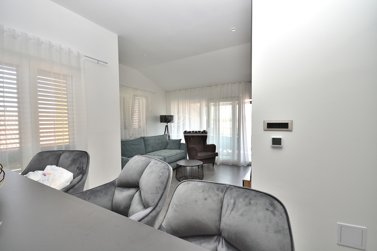 Vodice - appartamento completamente ristrutturato e arredato a 350 m dalla spiaggia