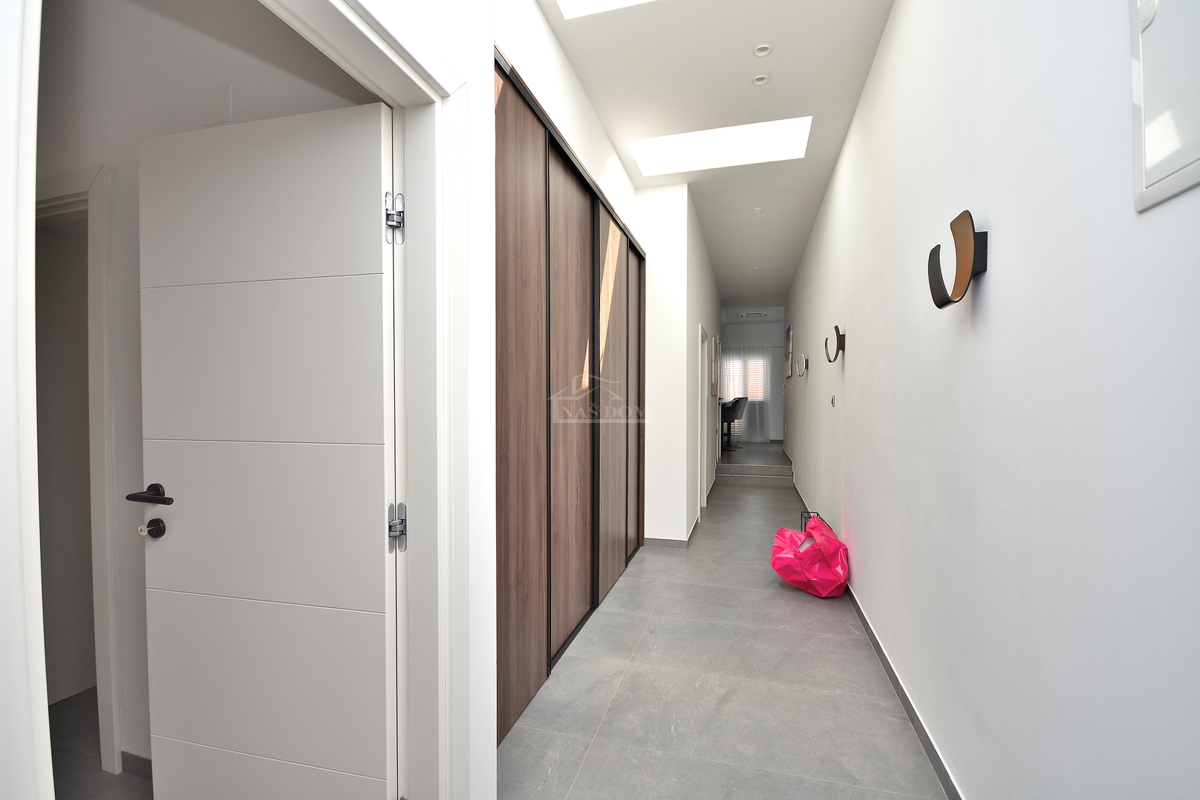 Vodice - appartamento completamente ristrutturato e arredato a 350 m dalla spiaggia