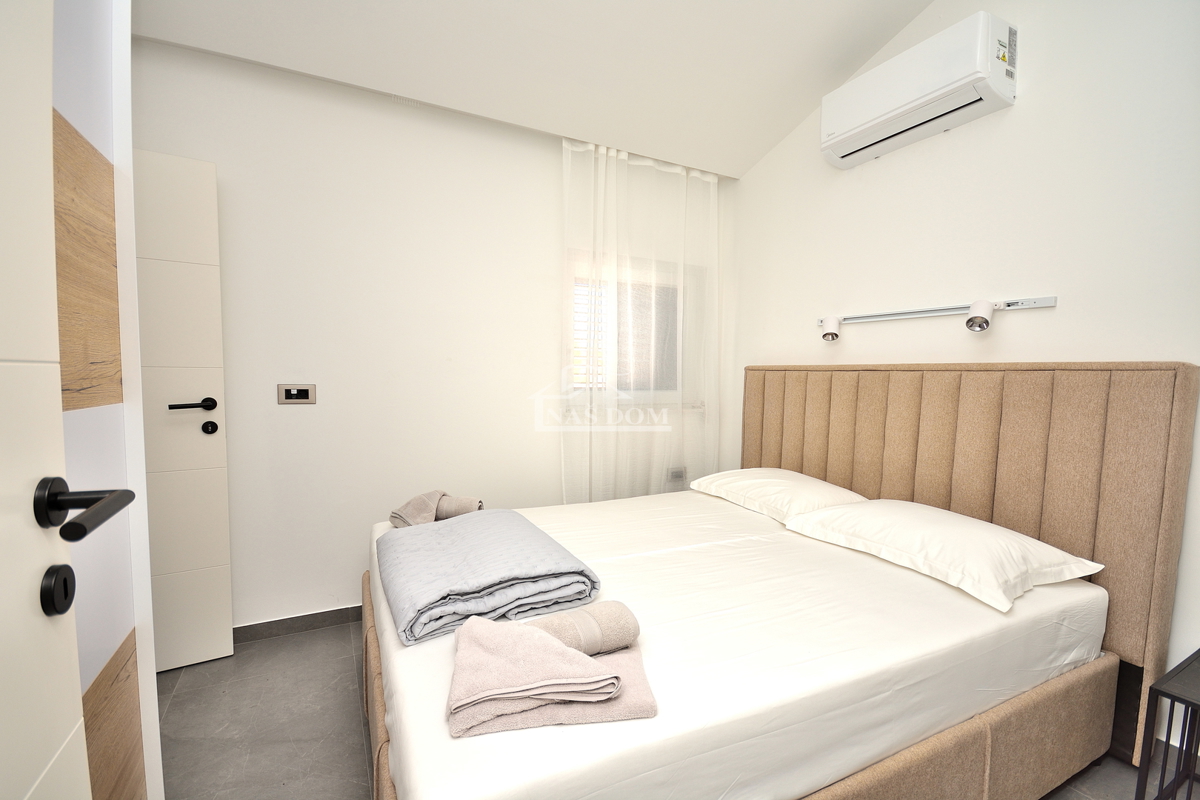 Vodice - appartamento completamente ristrutturato e arredato a 350 m dalla spiaggia