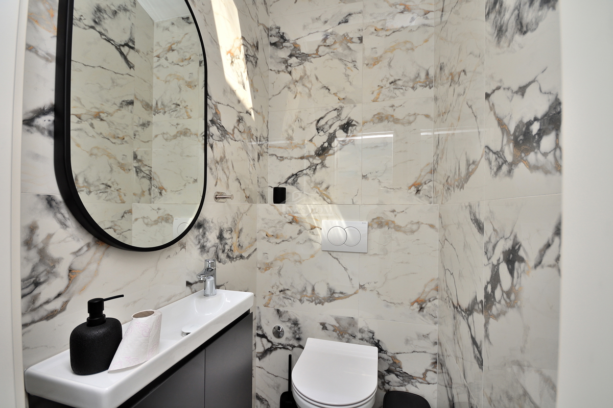 Vodice - appartamento completamente ristrutturato e arredato a 350 m dalla spiaggia