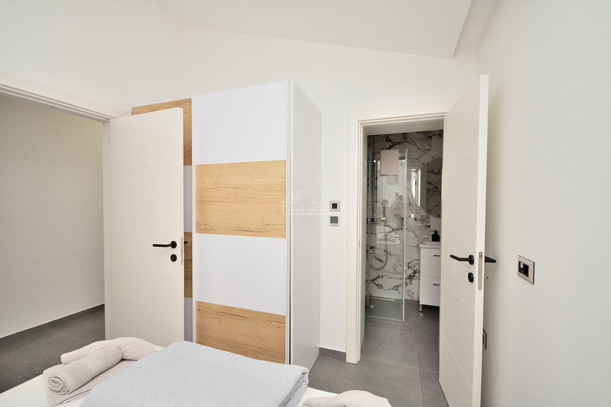 Vodice - appartamento completamente ristrutturato e arredato a 350 m dalla spiaggia