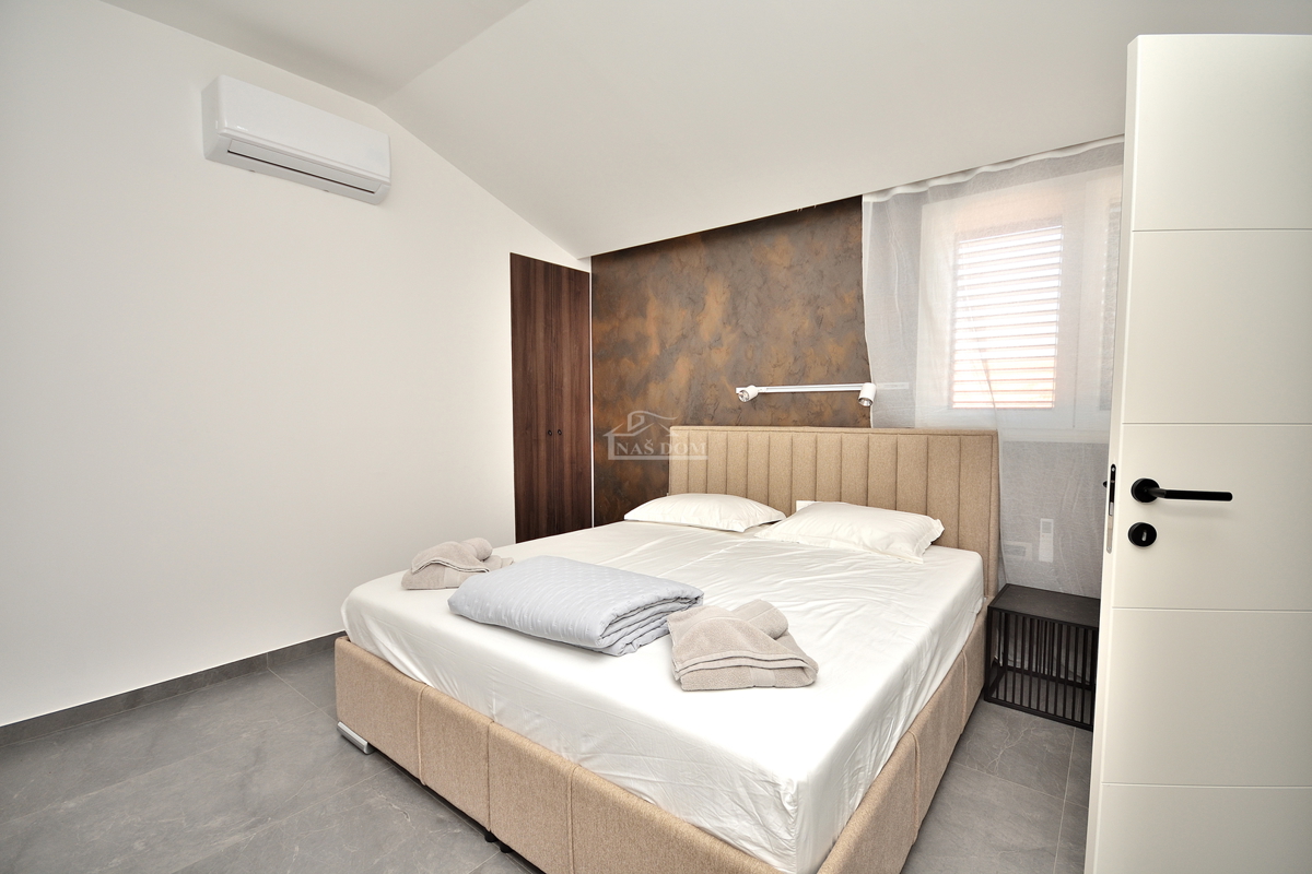 Vodice - appartamento completamente ristrutturato e arredato a 350 m dalla spiaggia