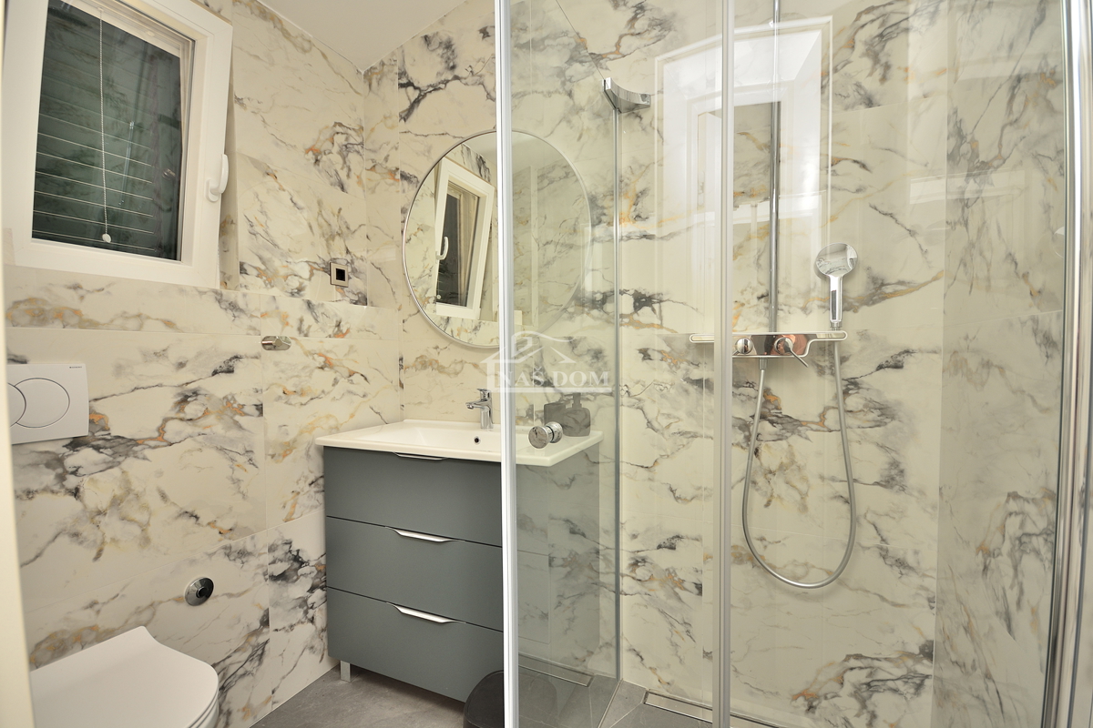 Vodice - appartamento completamente ristrutturato e arredato a 350 m dalla spiaggia