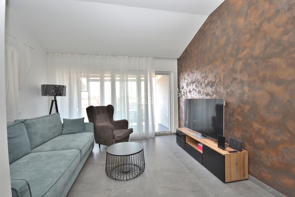 Vodice - appartamento completamente ristrutturato e arredato a 350 m dalla spiaggia