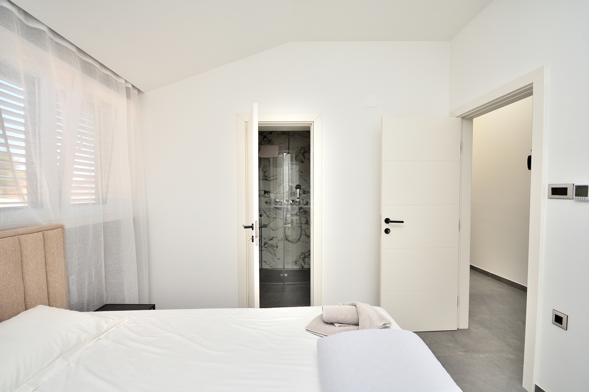 Vodice - appartamento completamente ristrutturato e arredato a 350 m dalla spiaggia