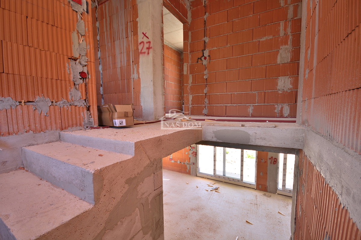 Vodice - **NUOVA COSTRUZIONE** Casa S2 con piscina, garage, 800 m dalla spiaggia