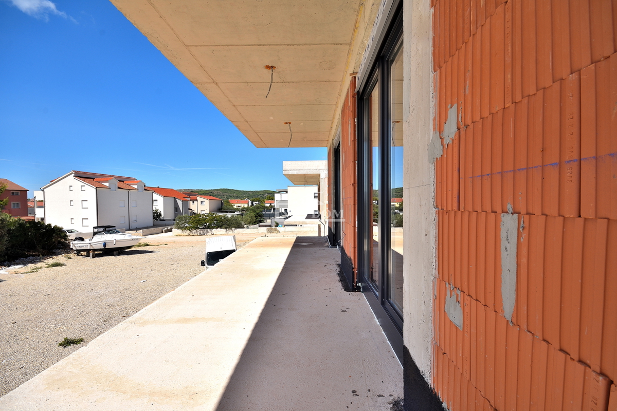 Vodice - **NUOVA COSTRUZIONE** Casa S2 con piscina, garage, 800 m dalla spiaggia